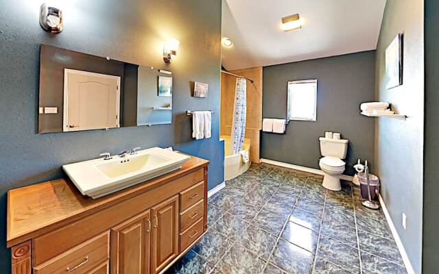 121 12Th Street - Three Bedroom Home