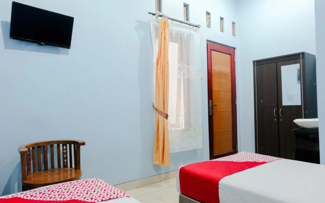OYO 778 Guest House Amalia Malang