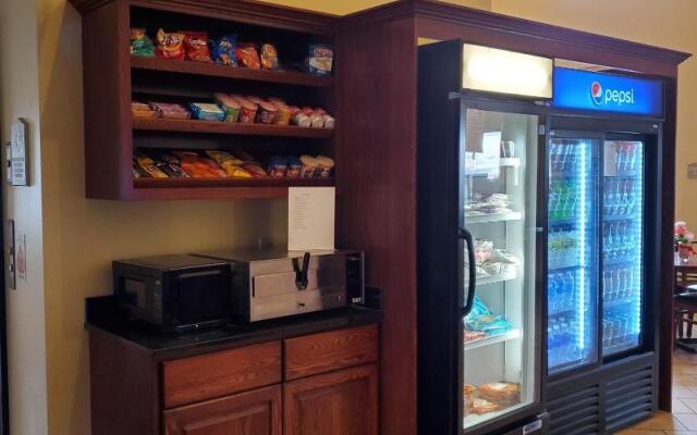 Edgewood Hotel & Suites