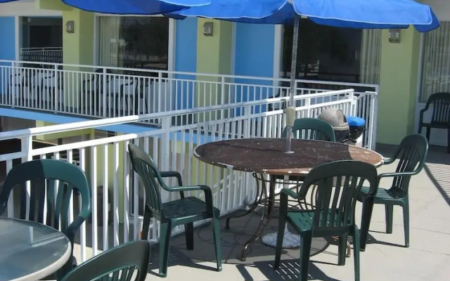 Tropicana Motel