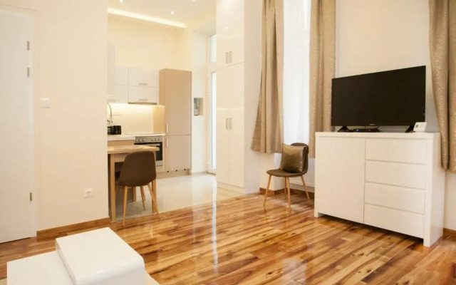 Robinia Apartment