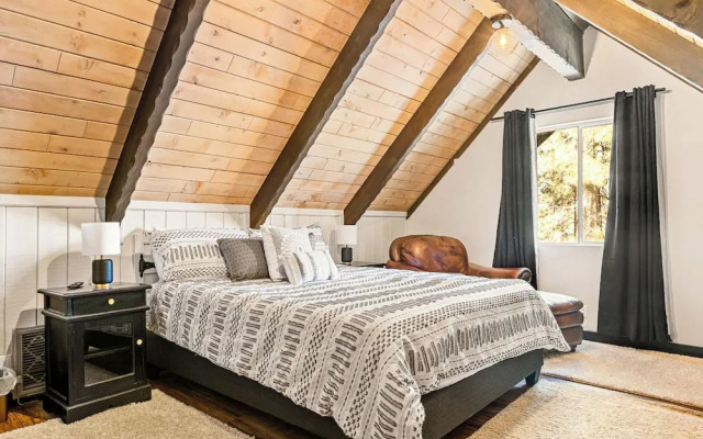 Backway Hideaway Close to the Village!