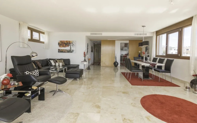Great Penthouse Near Beach