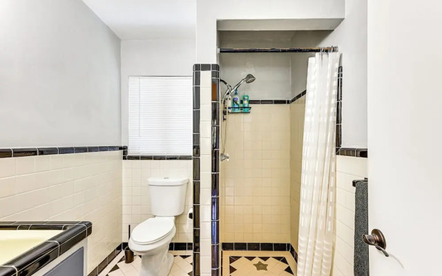 Outdoor Entertainment Area: Clearwater Condo!