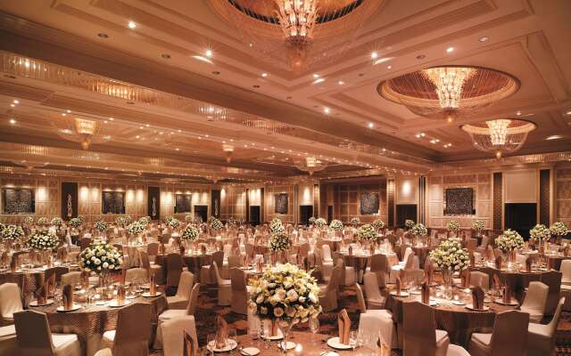 Makati Shangri-La, Manila