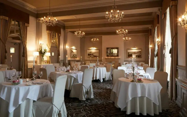 Palm Court Hotel