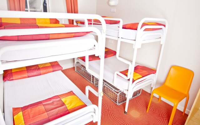 Snoozles Quay Street Tourist Hostel