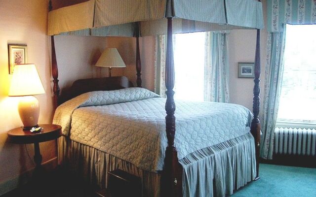 The Charleston House Bed & Breakfast