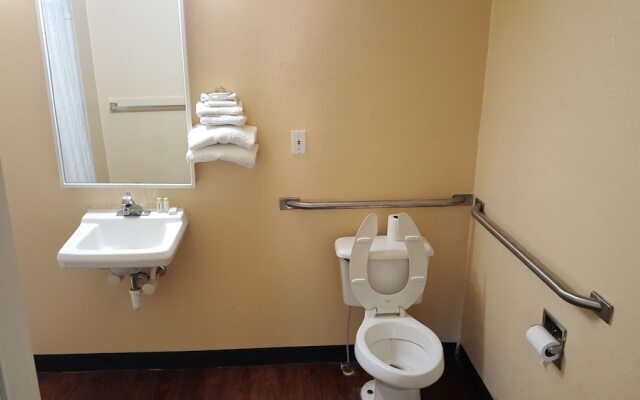 Americas Best Value Inn - Mentor