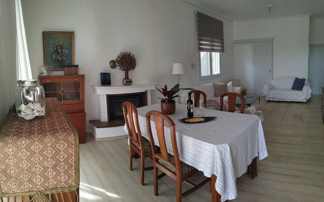 Charming 2-bed Vacation House in Lagonisi Attikis