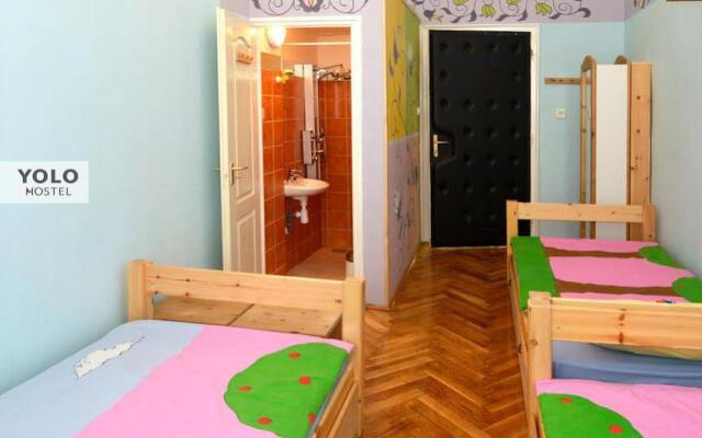 Yolo Hostel