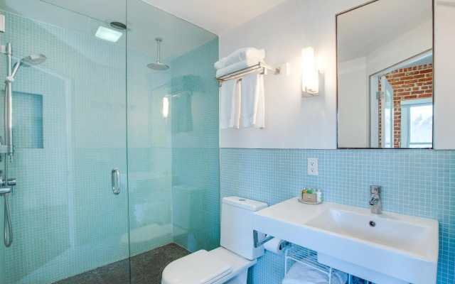 Venice Breeze Suites