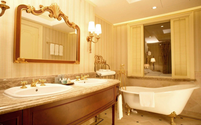 Rocks Hotel