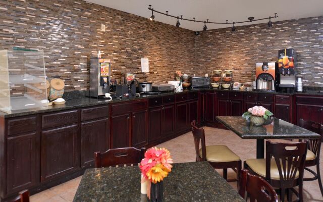 Douglas Inn And Suites