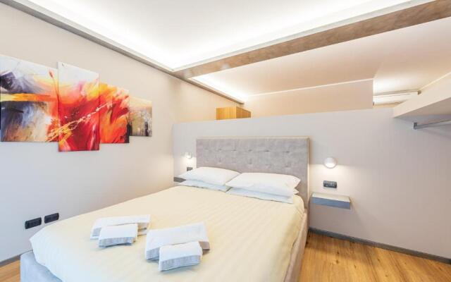 Room 176, Alba town