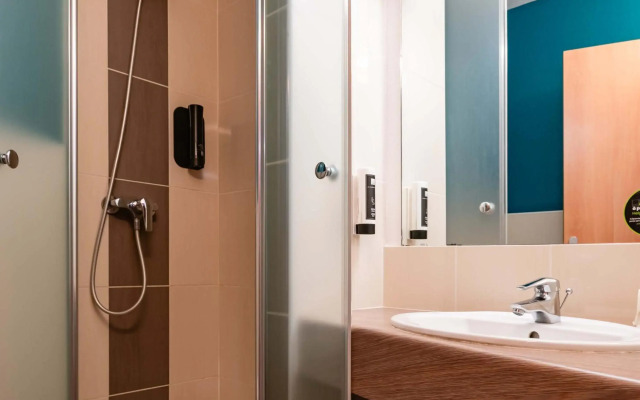 B&B HOTEL Saint-Etienne Monthieu
