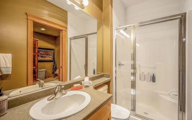 Treetop Getaway Ski In And Out Sleeps 10