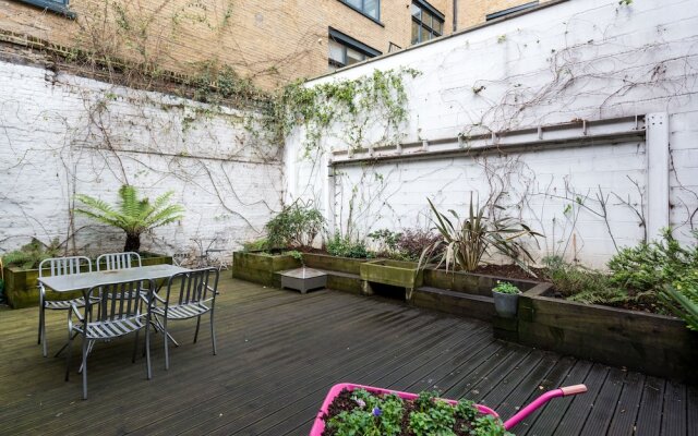 Charming Hackney Apartment with Garden