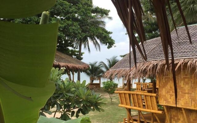 Leeloo Cabana Beach Club Bungalows