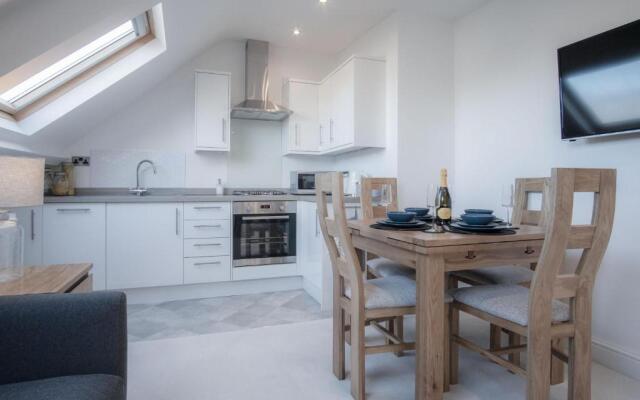 Skylark - 2 Bedroom Apartment - Tenby