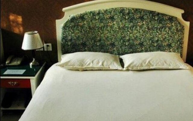 Baiyi Business Hotel