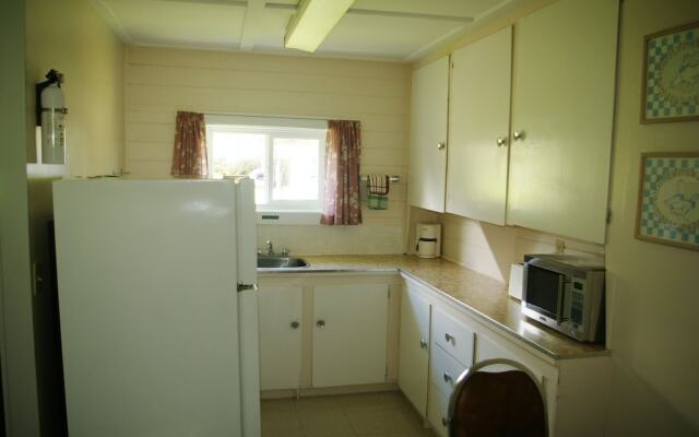 Shuswap Lake Motel & Resort
