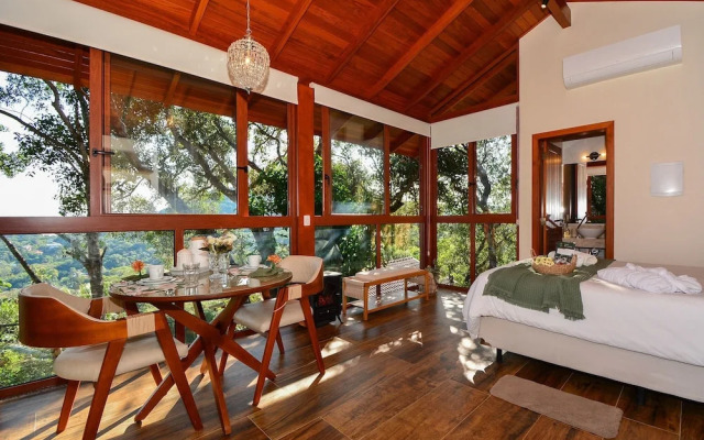 Charmosa Suíte em Sambaqui