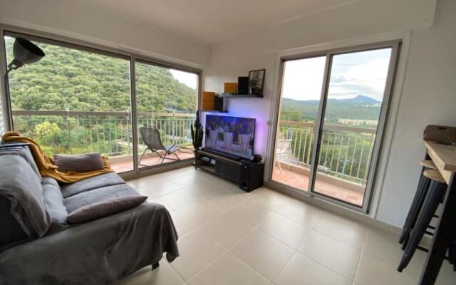 Beautiful apartment with private pool and balcony!