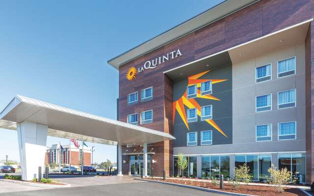 La Quinta Inn & Suites by Wyndham Terre Haute