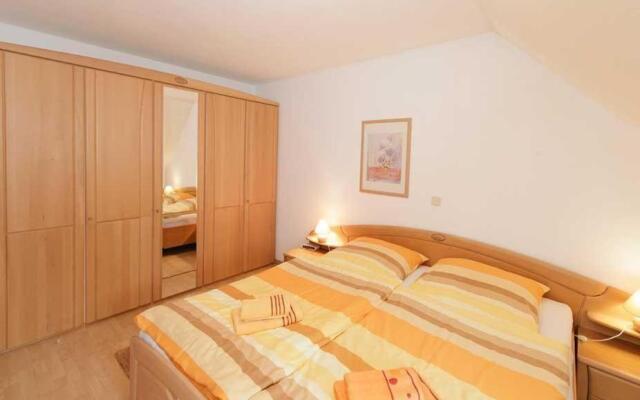 Ferienwohnung-4-mit-Sonnenbalkon-im-Landhaus-Hubertus-Duhnen