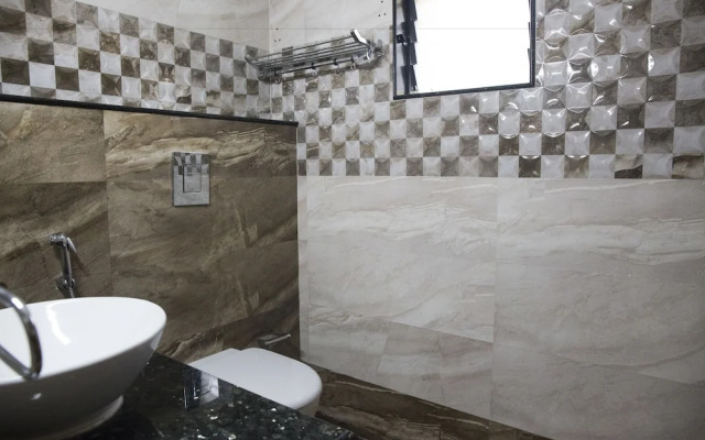 OYO 6680 Hotel Galaxy International