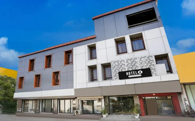 Stylish Stays Near Isbt Dehradun