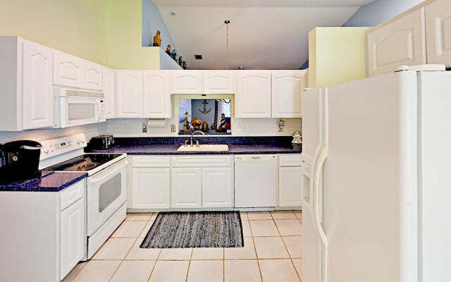 1465 Brier Home - 3 Br Home