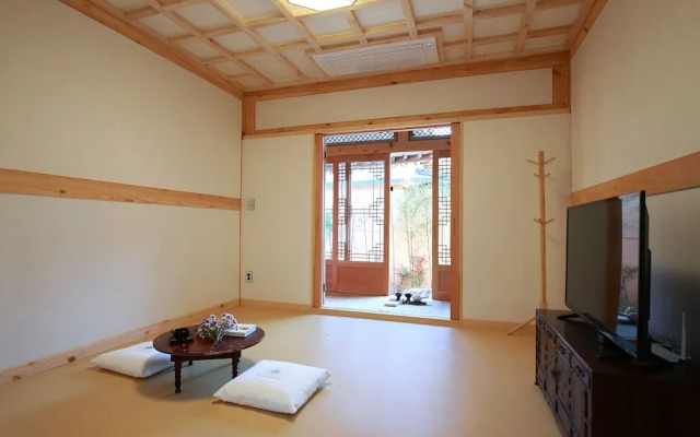 Wiyeonjae Hanok Stay