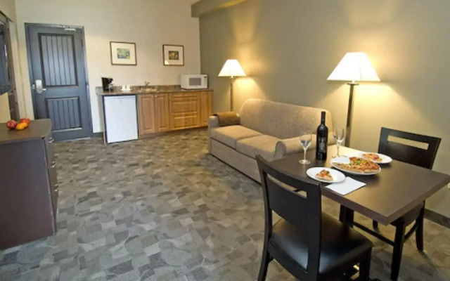 Midland Inn & Suites