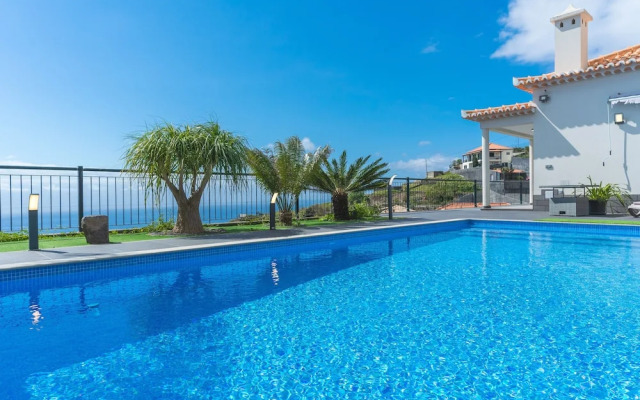 Palm Paradise by Atlantic Holiday