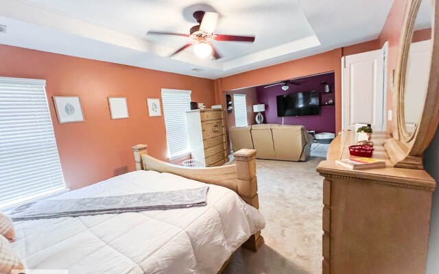 4 - Bed home, w/ Cali King Bed - 12 mins. to DTWN