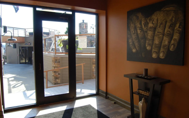 Scholar Morgantown, Tapestry Collection by Hilton