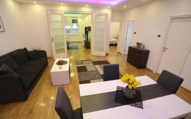 De Luxe Republic Square Apartment of 100sqm