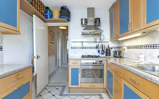 Typically English 2 Bedroom Apartment in Residential Area Near South Kensington