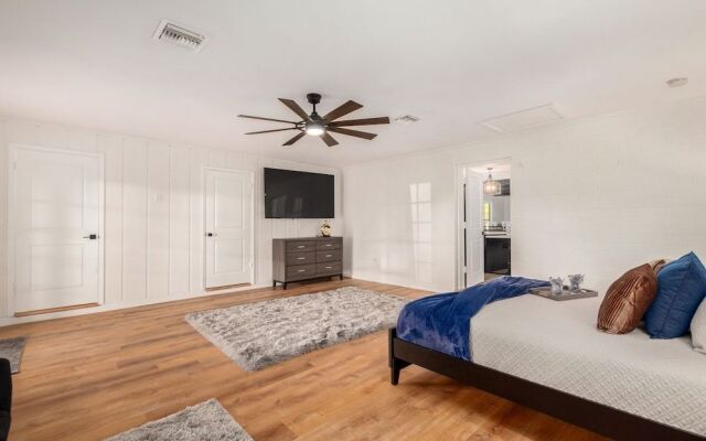 Glencove Mesa 4 Bedroom Home by RedAwning