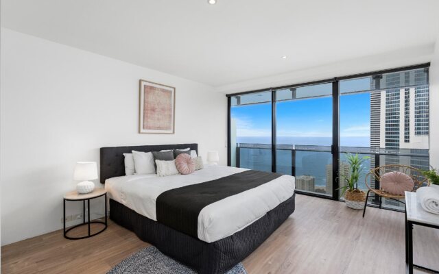 Circle on Cavill - HR Surfers Paradise