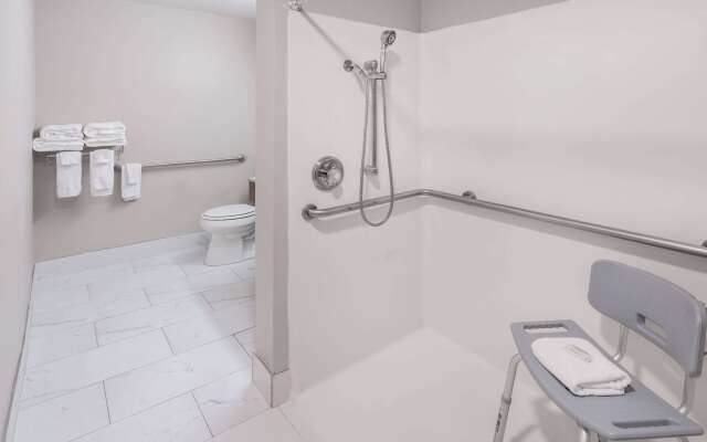 Days Inn & Suites by Wyndham Greeley