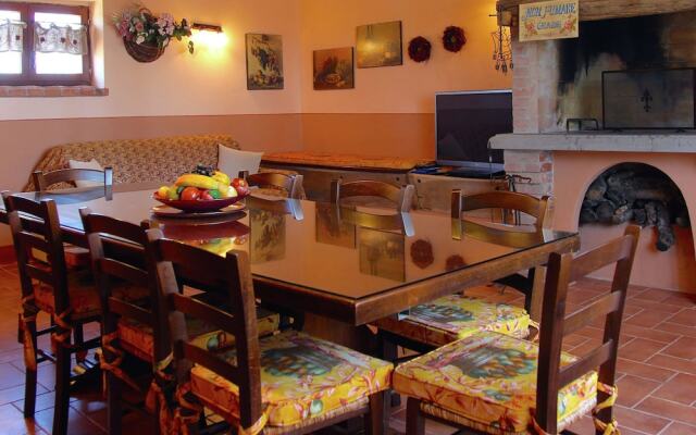Tasteful Apartment in Roselle Terme With Fenced Garden