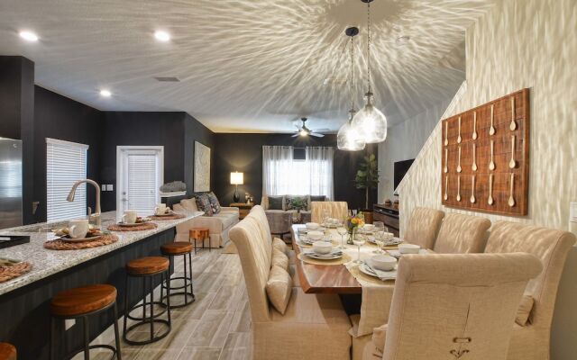 Storey Lake-4 Bedroom Townhome w/Spashpool-1613ST