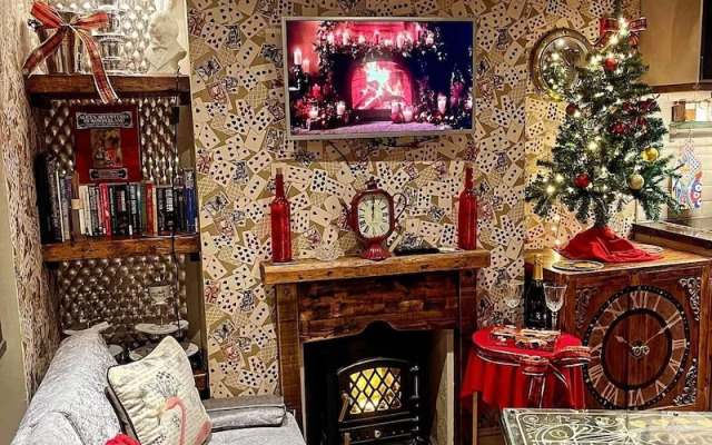 Looking Glass Cottage