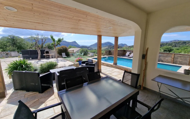 T3 Piscine Avec Jardin Proche St-florent