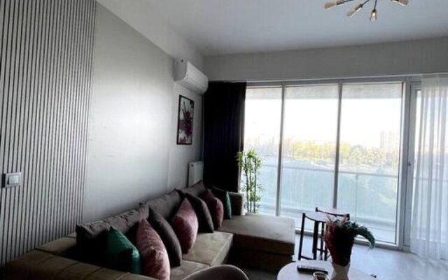 1bedroom Apartment With Terrace Near Mail of Istanbul