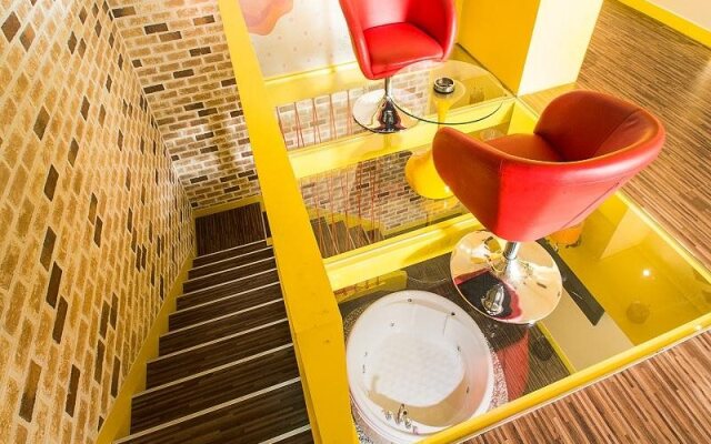 Hotel 369