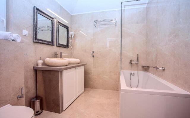 Villa Porto Mimice, 40sqm Heated Private Pool, 4 bedrooms, Sauna, Gym, Billiard